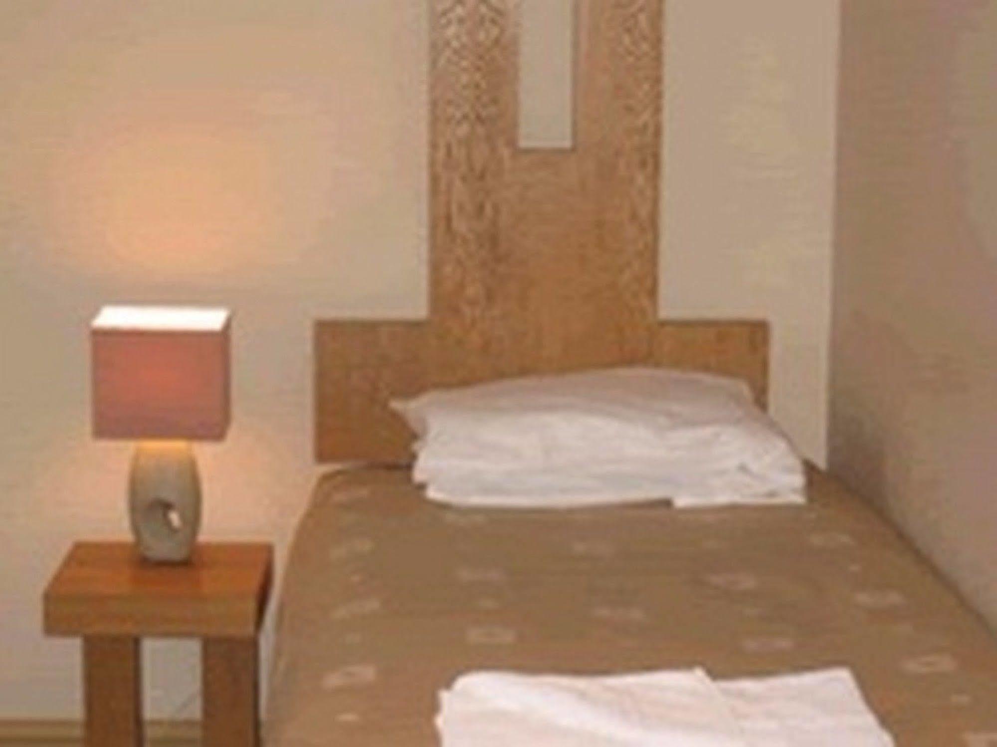 Sussex Lodge Guest House Slough Exteriör bild